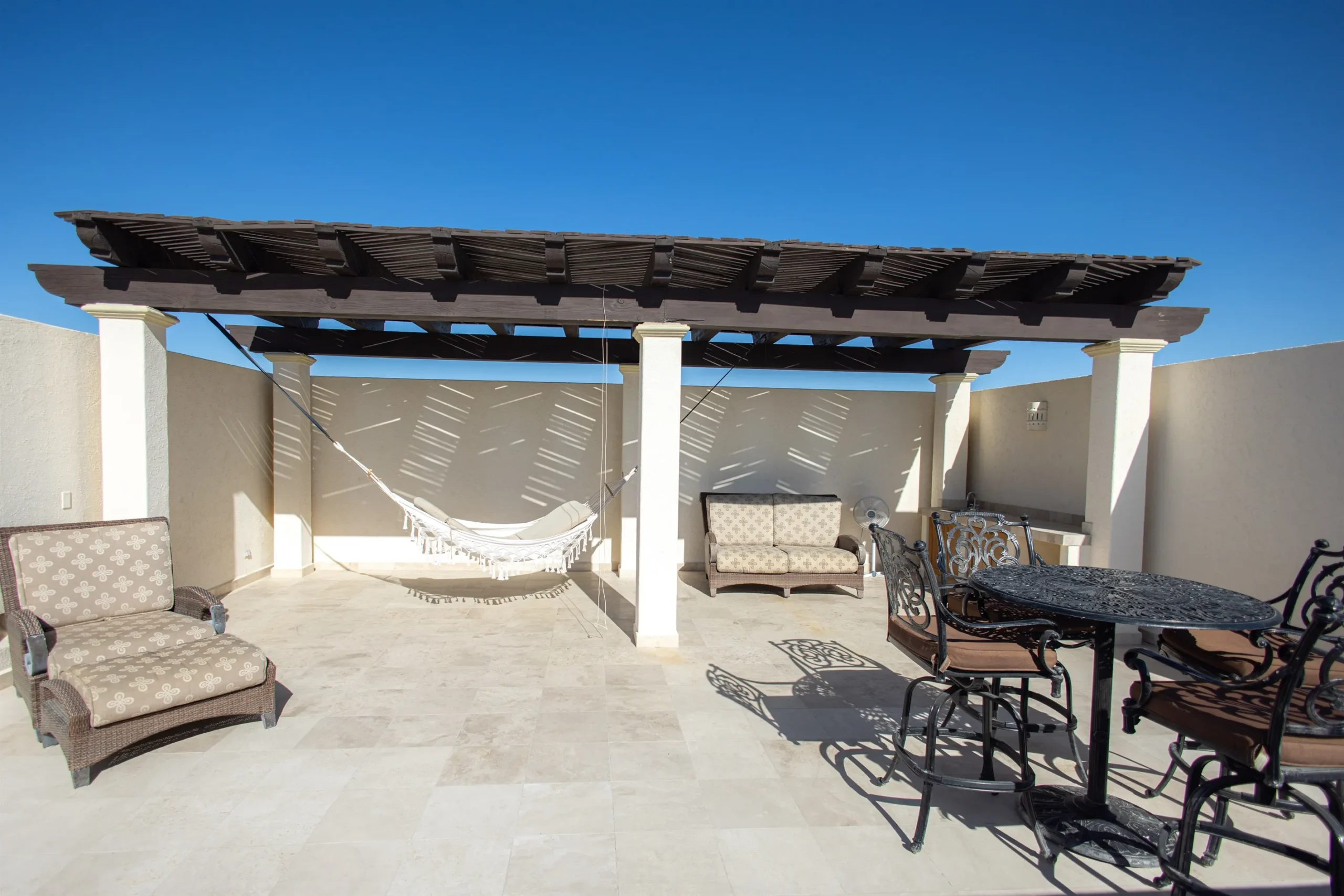 Beachfront Penthouse 18