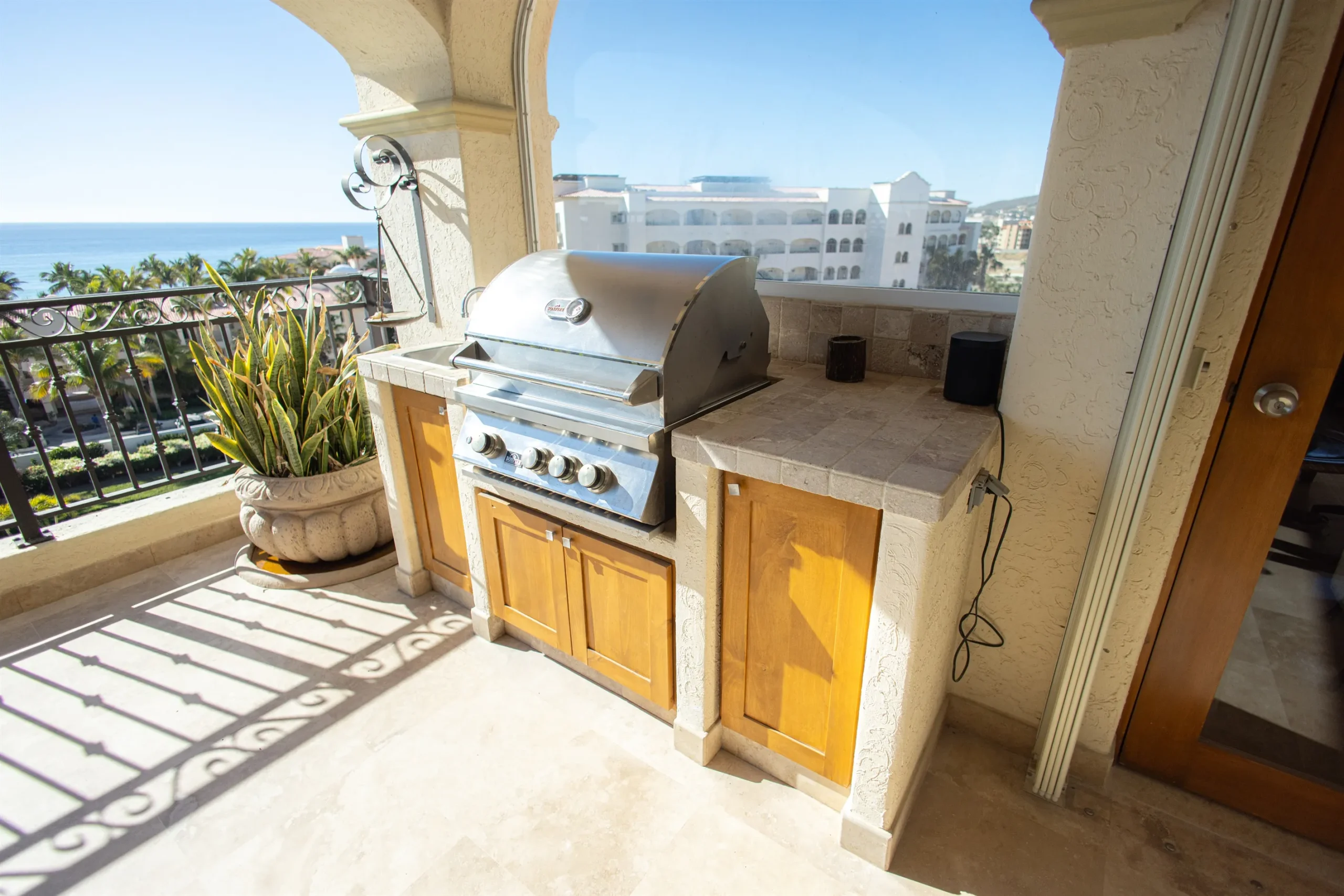 Beachfront Penthouse 7