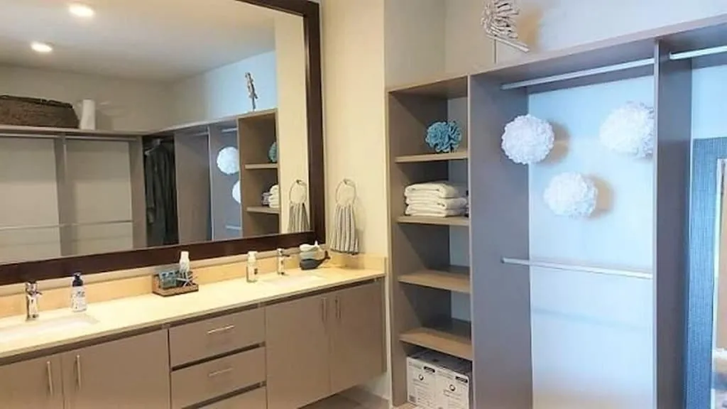 Oceanview Penthouse 8